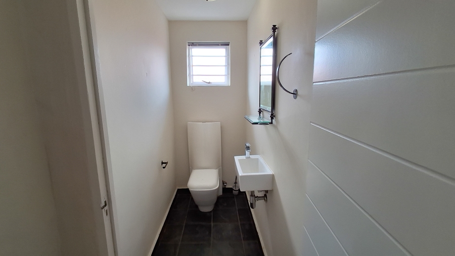 3 Bedroom Property for Sale in Reebok Western Cape